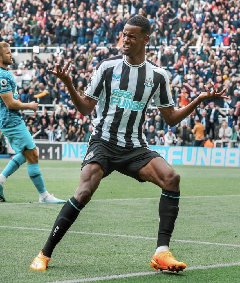🇸🇪 Alexander Isak is absolutely going in to the May goalscorer boost. His ability at both striker and left wing means he’s guaranteed plenty of minutes, even with Wilson’s good form. He scored 4 last month, here’s why I think he’ll get at least 3 this month. - THREAD - 🪡