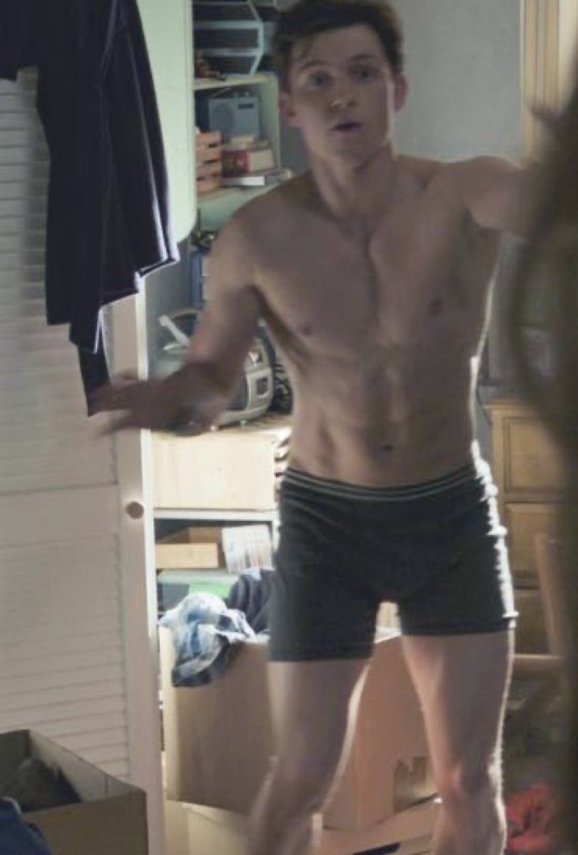 lfonsoHolland's tweet photo. every single detail of tom holland’s body is SO damn HOT. 🥵😮‍💨 https://t.co/miw2T2XiZn