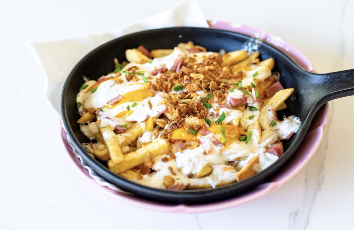 ficus_food's tweet photo. Compartir es vivir 💚 (Aunque sabemos que nuestras patatas Hollywood te lo pone difícil 😉)

.
.
.
.
.
.
.
#patatashollywood🍟 #patatas #food #instafood #restaurante https://t.co/e0BikoGFbm