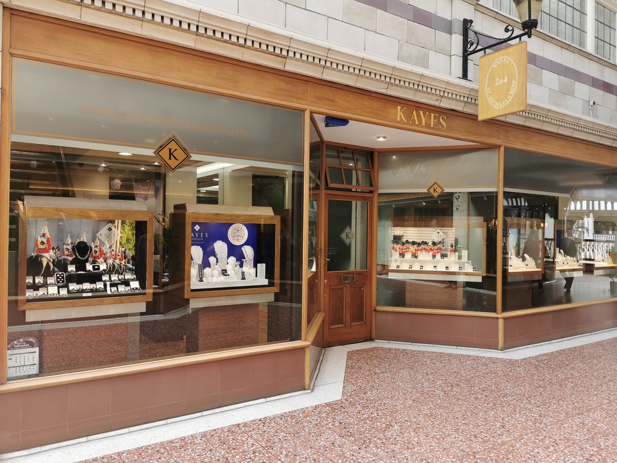 KayesJewellers's tweet photo. Our window displays are in ready for the upcoming Coronation 👑

Visit Us | Talk To Us | Engage With Us
📍 2-4 St Michaels Row, Chester, CH1 1EF
#Coronation #CoronationWeekend #Coronation2023 #KayesJewellers #Chester #Jewellers https://t.co/dcpnv4Yugz