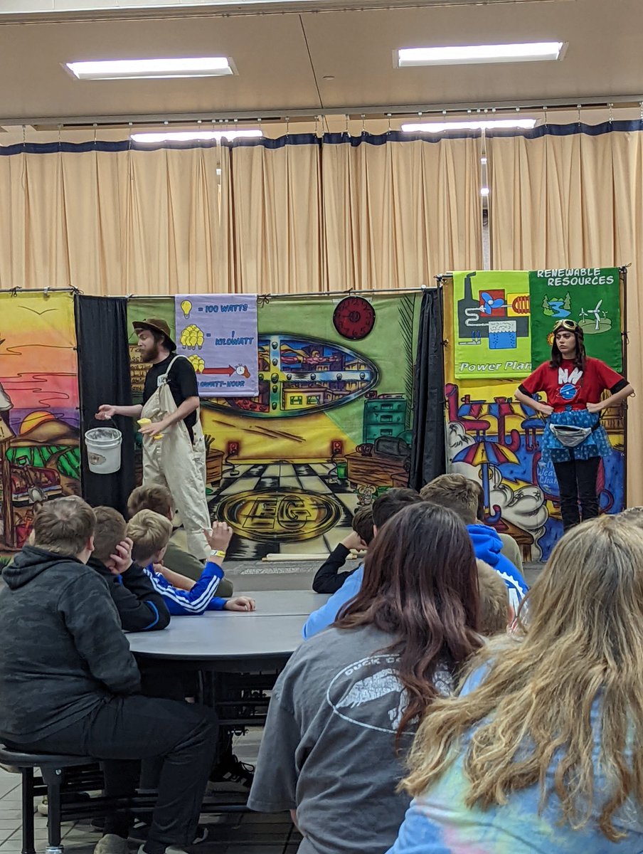 becky_roepke's tweet photo. @DukeEnergy  and Children's Theatre presenting for 4th, 5th and 6th SRES today @SR_Raiders!
#science https://t.co/TrNntZ6Zyn