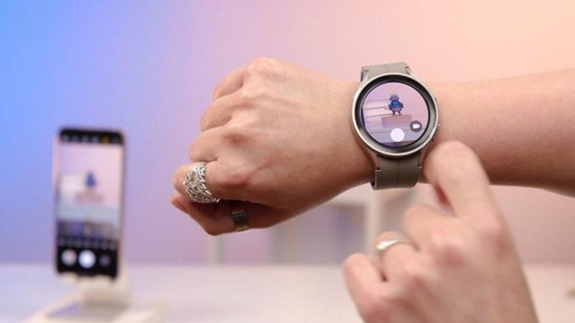 Joshuwa's tweet photo. I figured out how to film on mobile using the rear cameras of the device. I can use my #Galaxy #Watch5Pro as the external monitor.
This way I can quickly glance at my wrist to see if I'm in frame and tap record/stop from my hand.
No need for bulky equipment.
#Content #Filming
Now all I need is a tripod or handheld mount for the phone and the external microphone and I'll be able to make great, fast, quality content.
