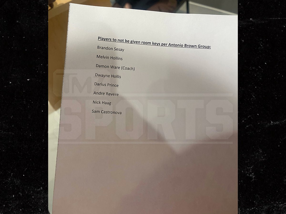 NFL_DovKleiman's tweet image. "Once players got to their team hotel, Ware, the captains, and several other players discovered their room keys no longer worked -- and hotel staffers told them it was Brown's doing."

More via TMZ
tmz.com/2023/05/02/ant…