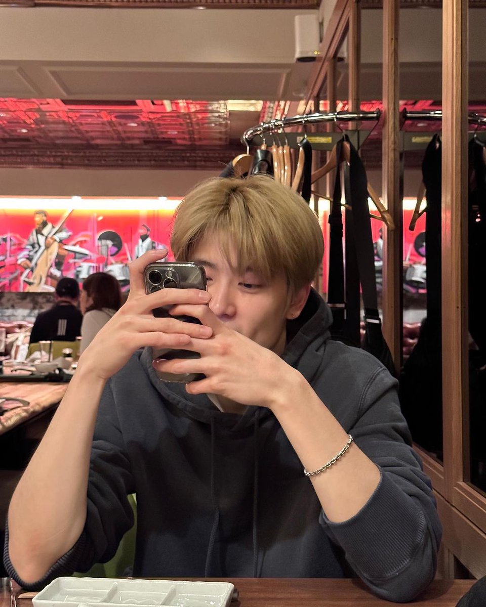 aquariusjjh's tweet photo. 사랑하는 언더바 정재현 바이브 https://t.co/N9Zu69TKtH