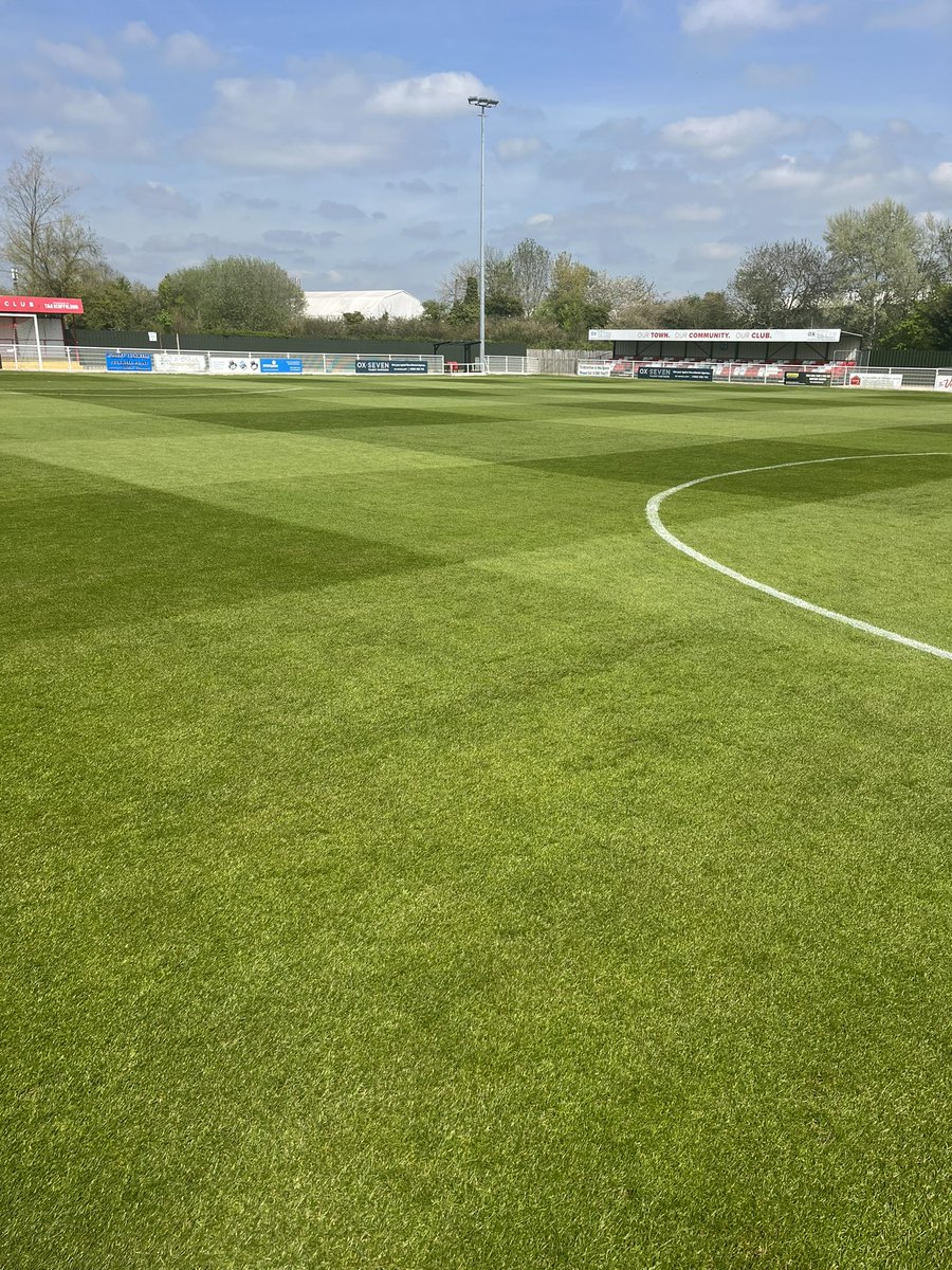 JackHawkes1's tweet photo. @BrackleyTownFC looking great ahead of tonight’s big playoff match vs Gloucester. Good luck! https://t.co/6CINbzDiSG