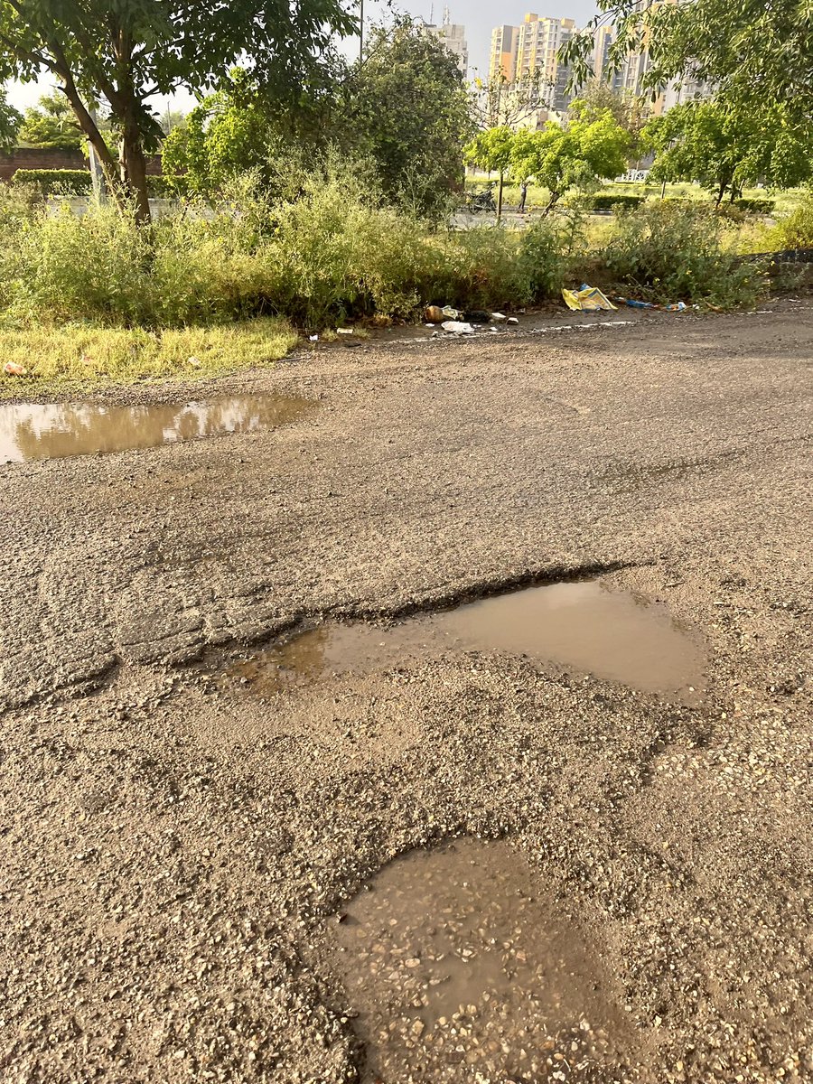 Gurgaon: Sector 83-84 Dividing road is in worst condition. Gurgaon’s contribution is highest in tax and yet conditions of road are not good. <a href="/OfficialGMDA/">GMDA</a> <a href="/MCManesar/">Municipal Corporation Manesar</a> <a href="/DC_Gurugram/">DC Gurugram</a> <a href="/cmohry/">CMO Haryana</a> kindly look into this matter.