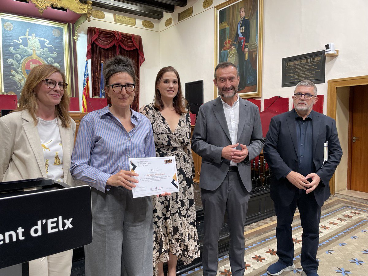 InformadoresElx's tweet photo. ✅ Este miércoles hemos hecho entrega de los diplomas de la III edición del Premio Vicente Verdú de Periodismo e Innovación en el Salón de Plenos del Ayuntamiento de Elche. ¡Enhorabuena a los ganadores! 👏

#periodismo #AIE #premios https://t.co/auLihN8v5z