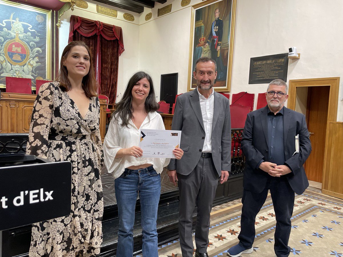✅ Este miércoles hemos hecho entrega de los diplomas de la III edición del Premio Vicente Verdú de Periodismo e Innovación en el Salón de Plenos del Ayuntamiento de Elche. ¡Enhorabuena a los ganadores! 👏

#periodismo #AIE #premios