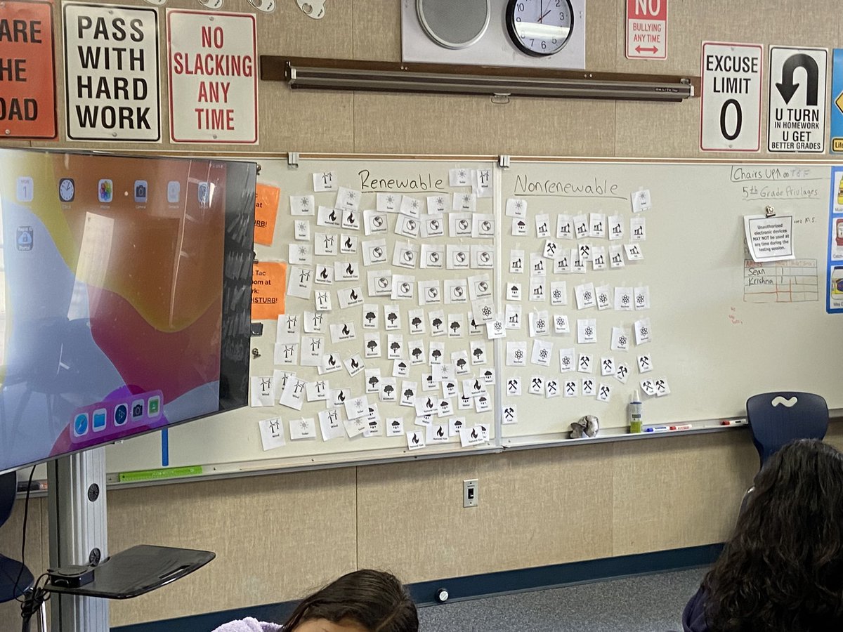 Learning about renewable and nonrenewable energy. Solar car project coming next. @OsideUSD @OsideSup #DestinationOside <a href="/PabloTacOside/">Pablo Tac School of the Arts</a>