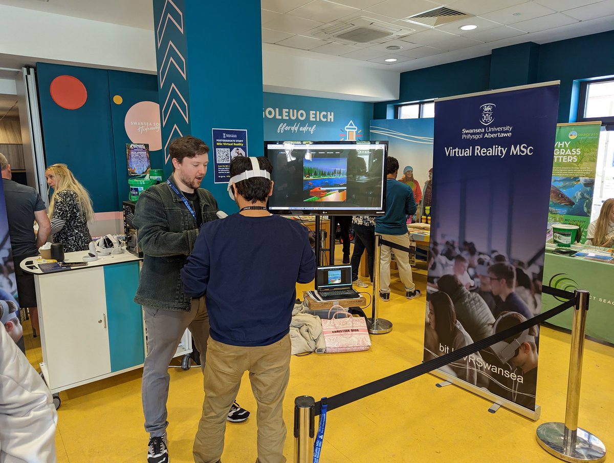 Great to see our  VR MSc students and staff <a href="/SwanseaVR/">Swansea VR</a> supporting GoGreen week @SUSciEng and showcasing their sustainability apps