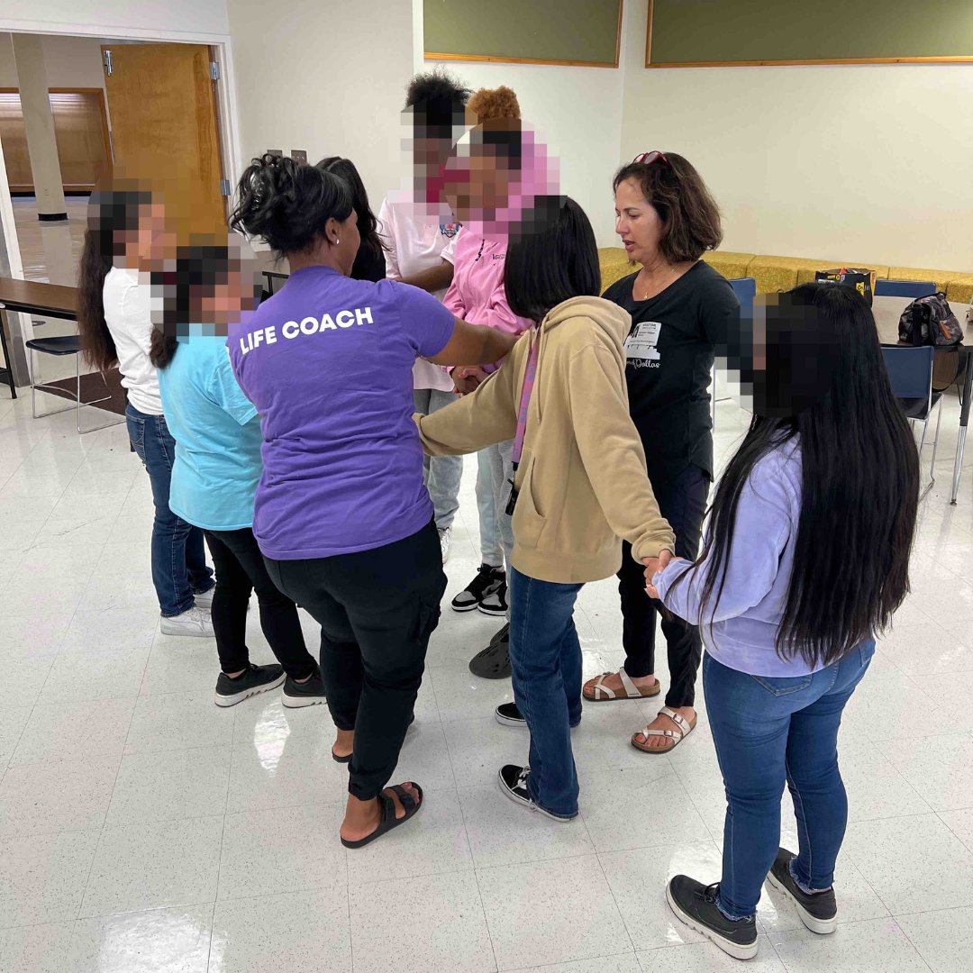 twtTexas's tweet photo. Meet Courtney, one of our amazing leaders at Together We Thrive, who has a heart for working with young moms at an area high school. She is AMAZING and is fully committed to providing impactful lessons to meet the social and emotional needs of these young girls.

#bettertogether https://t.co/W8RehIAz8d