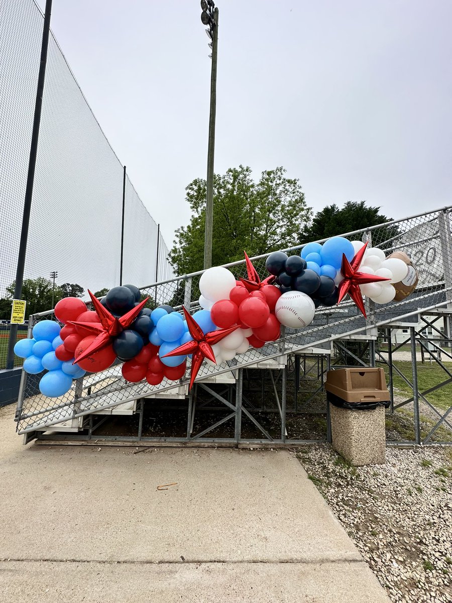 I also wanted to give a HUGE THANK YOU to Amber LeCompt with KANGO BALLOONS for her amazing art work that she was able to do for our Alumni Game. She is the best. If you are looking for anybody to dress up an event, give Amber at Kango Balloons a call!!