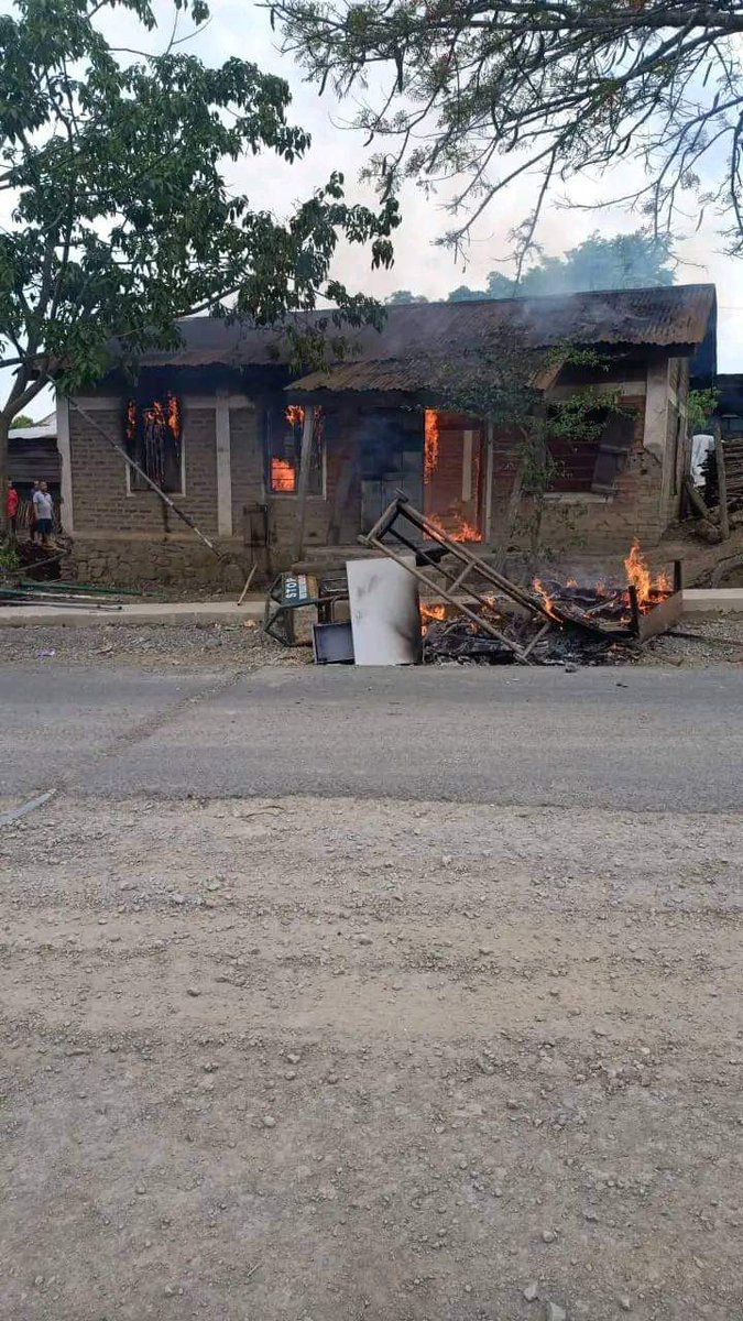 Thapa4INC's tweet photo. Manipur will see civil war between valley and tribal people soon. Centre govt should intervene now ..Internet servce has been shut down already in some hill district said a source.. #BjpFailManipur https://t.co/7cIqQuPlMU