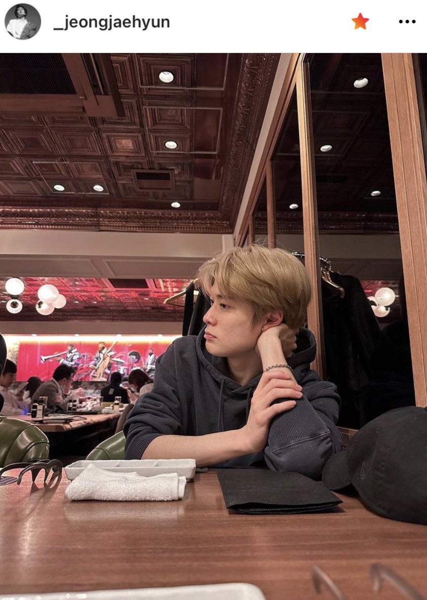 fullshan_'s tweet photo. INI LUCU BANGETTT ini jaehyun update ig foto-foto kek dia lagi bengong, terus di tengah-tengah dia selipin ss artikel penelitian yang tulisannya "Melamun dapat meningkatkan efisiensi kerja blablabla" dan segala keuntungan dari kegiatan melamun😭 https://t.co/HKnmdC3RQ6