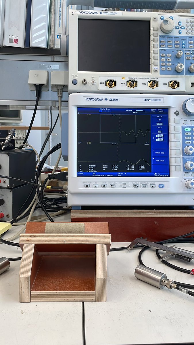 Back at the lab. With the P-velocity measurements done, it is time to start with S-velocity 😄 #seismicvelocities #petrophysics #rocksamples #geology