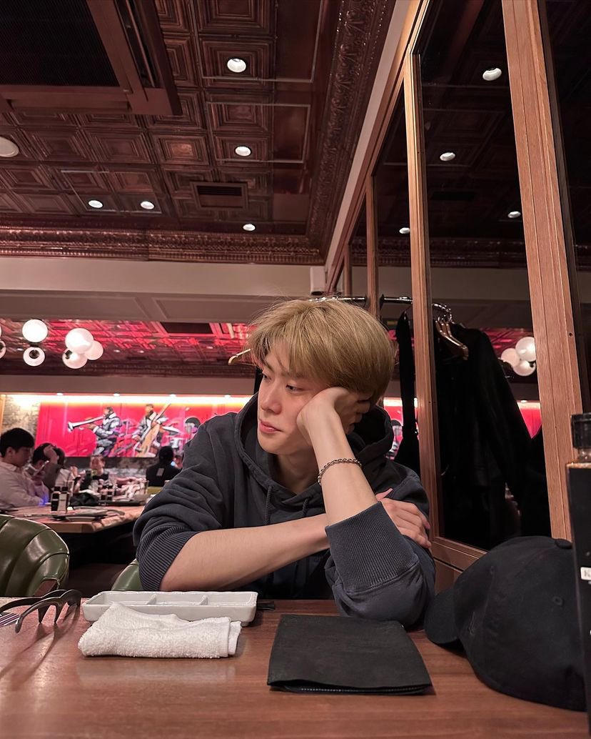 จะไม่ให้แจฮยอนดู boyfriend material ได้ไงอะ ก็แฟนเค้าถ่าย