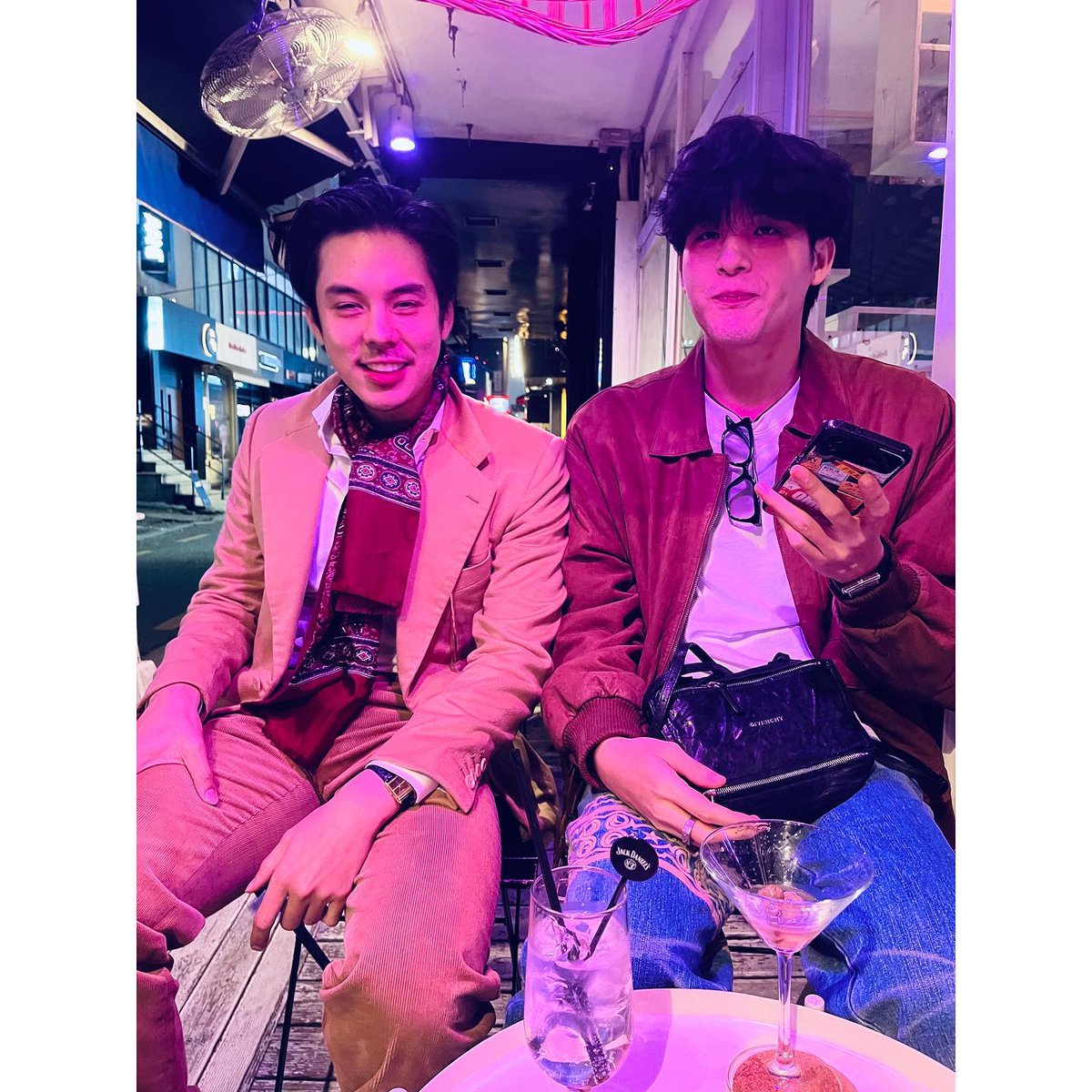 SWongraveeBR's tweet photo. 📸 020523 — Sky e seus amigos; Registos por Aood (iaood)

#skywongravee https://t.co/DYr1VegAdv
