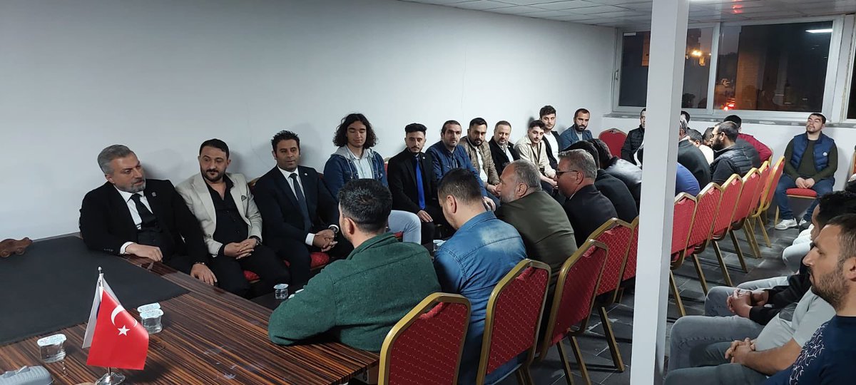 Diyarbakır Memleket Partisi Milletvekili adayları olarak Kavarlar Derneği ziyaretinde bulunduk. Projelerimiz ve Hedeflerimizi  kendilerine ilettik.Sicak karşılamalarıdan dolayı #kavarlardernegi teşekkür ederiz 💙
#MemleketKazanacak 
#BirlikteBaşaracağız 
#diyarbakırkazanacak