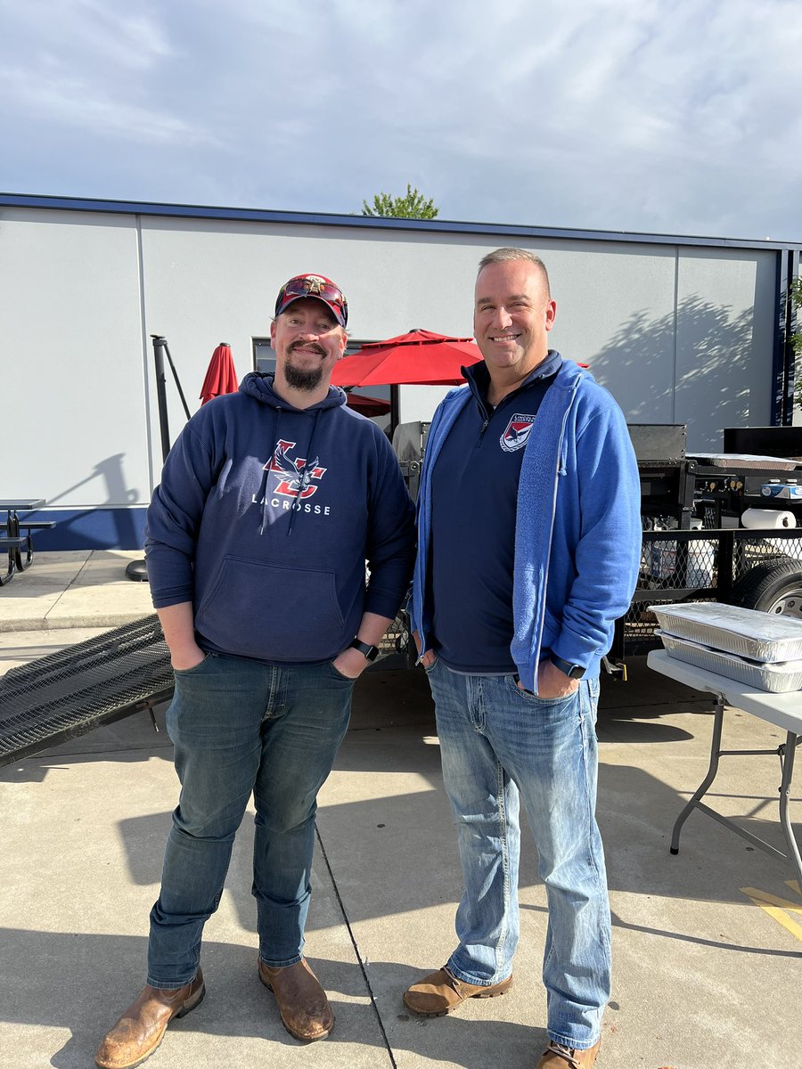 lcs_denver's tweet photo. A couple of our School Board members are on campus bright and early to start cooking lunch for our staff! Thank you, Mr. Brooks and Mr. Lockey!
#lincolncharterexperience #LCSservice https://t.co/DKeMCB8s4E
