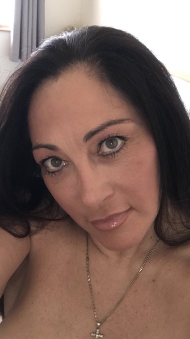 Hi guys I will be done in a bit so get on and speak now😘😈 https://t.co/HHZ38XnIJH