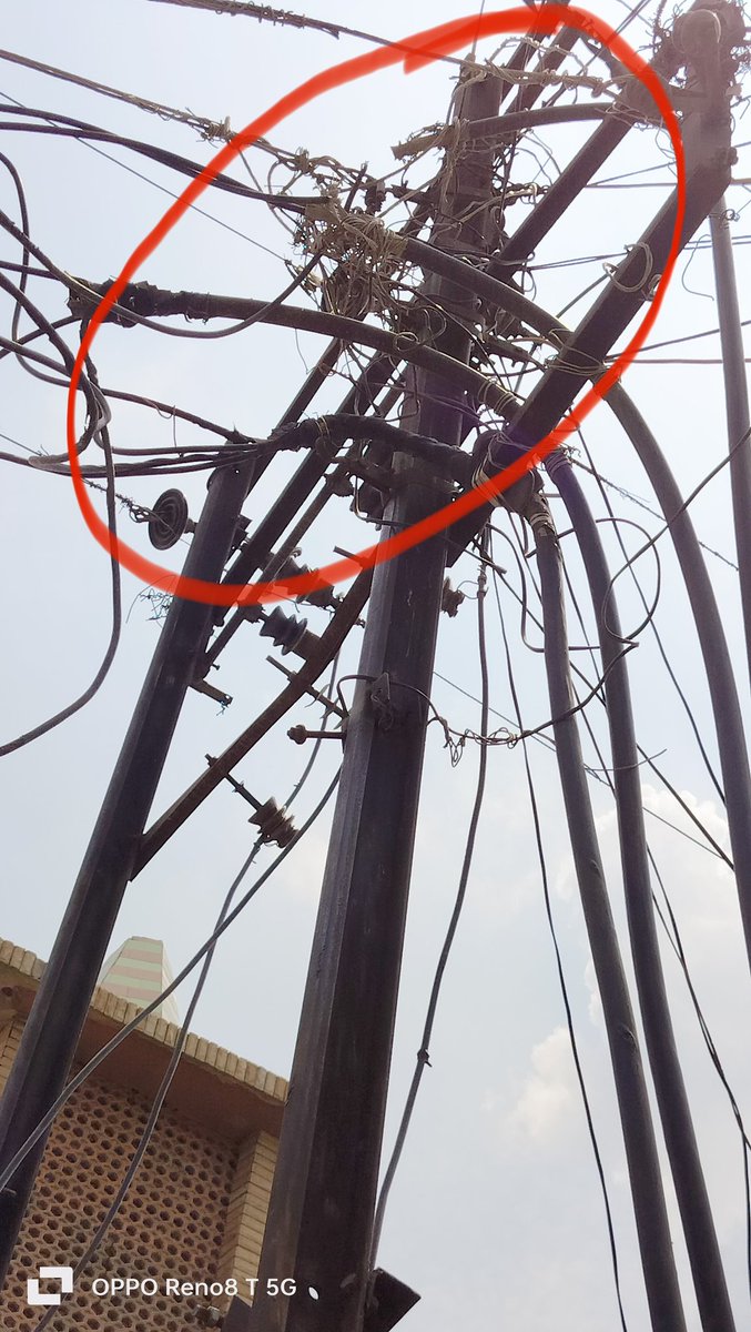 AshokKu91463618's tweet photo. Load inspection and site maintenance 400 kva  Awagarh chauraha Etah.
Load R-186, Y-206, B-280, N-81

Not Body Earthing 
Plinth damage.
@MDDVVNL @mduppcl @dvvnlhq @UPPCLLKO @UppclChairman @EMofficeUP @DvvnlDirComm https://t.co/S5djjgGGSL