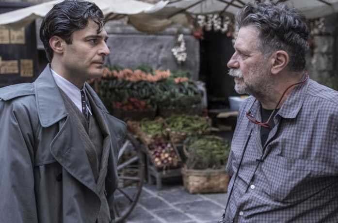 Cinguetterai's tweet photo. Se ne è andato un maestro.
Addio al regista, sceneggiatore e attore Alessandro D’Alatri, vincitore di due #DavidDiDonatello.
Tra i suoi ultimi lavori ricordiamo la regia di #IBastardiDiPizzofalcone, #IlCommissarioRicciardi e #UnProfessore. https://t.co/6qO2pI6DL7