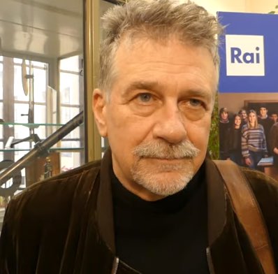 Cinguetterai's tweet photo. Se ne è andato un maestro.
Addio al regista, sceneggiatore e attore Alessandro D’Alatri, vincitore di due #DavidDiDonatello.
Tra i suoi ultimi lavori ricordiamo la regia di #IBastardiDiPizzofalcone, #IlCommissarioRicciardi e #UnProfessore. https://t.co/6qO2pI6DL7
