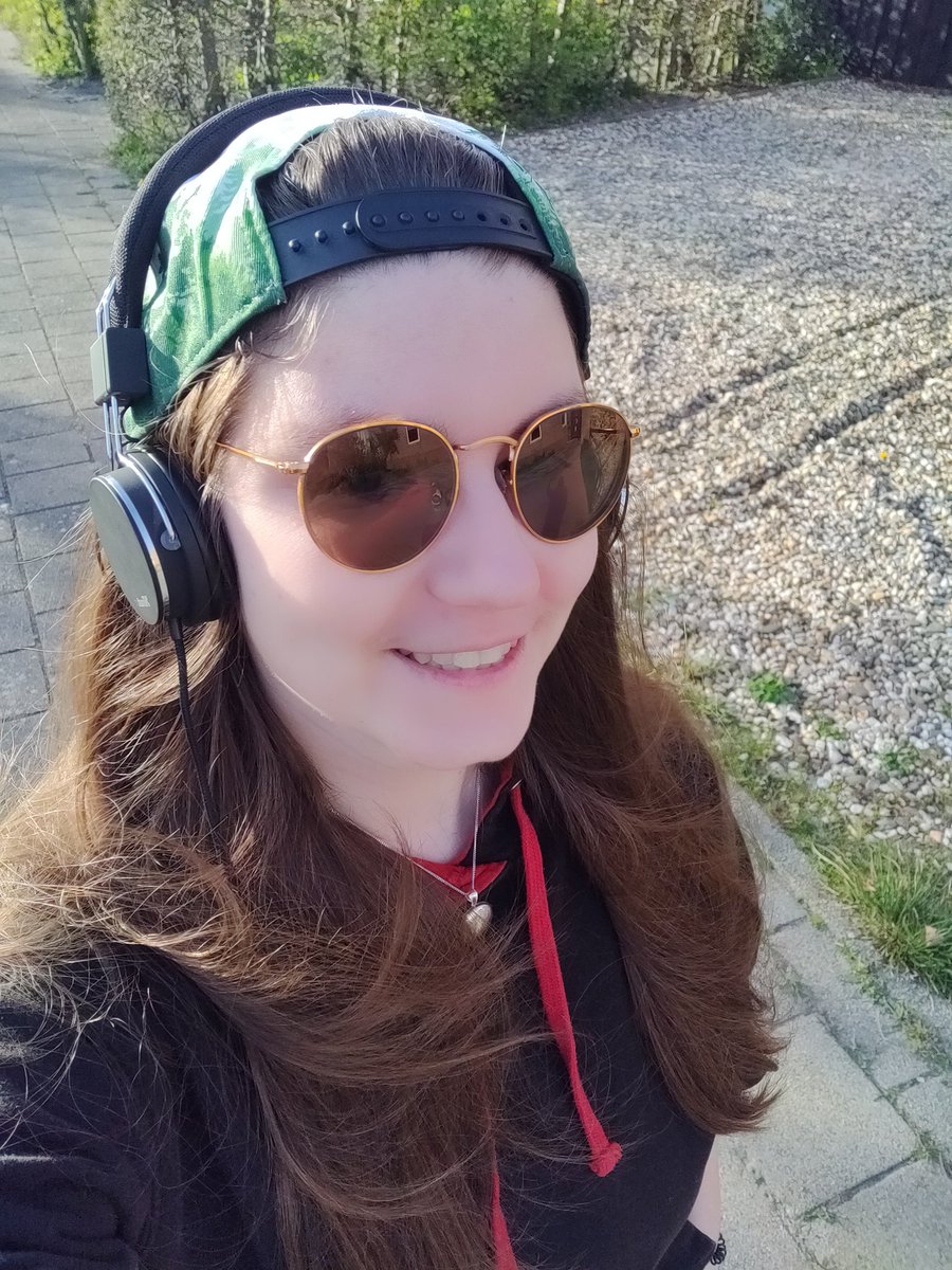 I never wear my hat backwards but it kind of felt very comfortable. What does a actual gangster starter kit look like? Send help.

#Silly #fun #gangsta #roastme #snapback #2cool4school #streamer #twitch #sunny #Weather