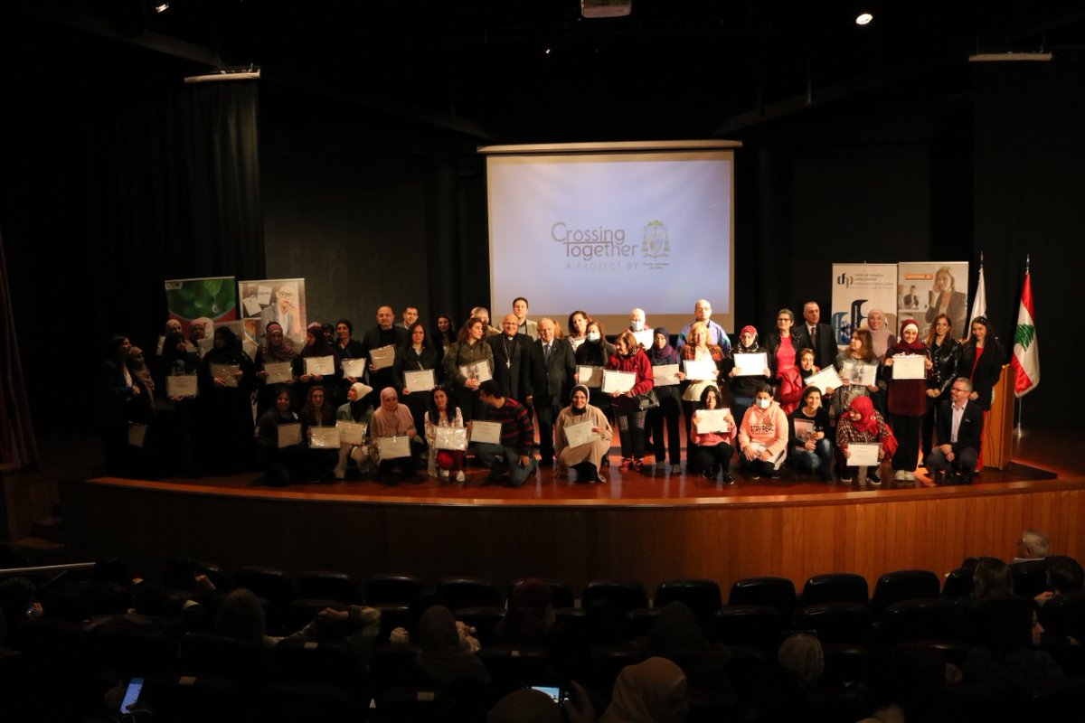 ceedd_usj's tweet photo. نظّم مركز التطوير المهني والتدريب المستمرّ وكرسي "مؤسّسة ديان" ل حفل اختتام برنامج التدريب "تعزيز حصول المرأة على حقوقها في أفقر أحياء بيروت" المموّل من Vastenactie بالشراكة مع جمعية EQUAL، في مسرح بيار أبو خاطر في حرم العلوم الإنسانية الجمعة 24 آذار 2023. https://t.co/6a9TmU3Xqp