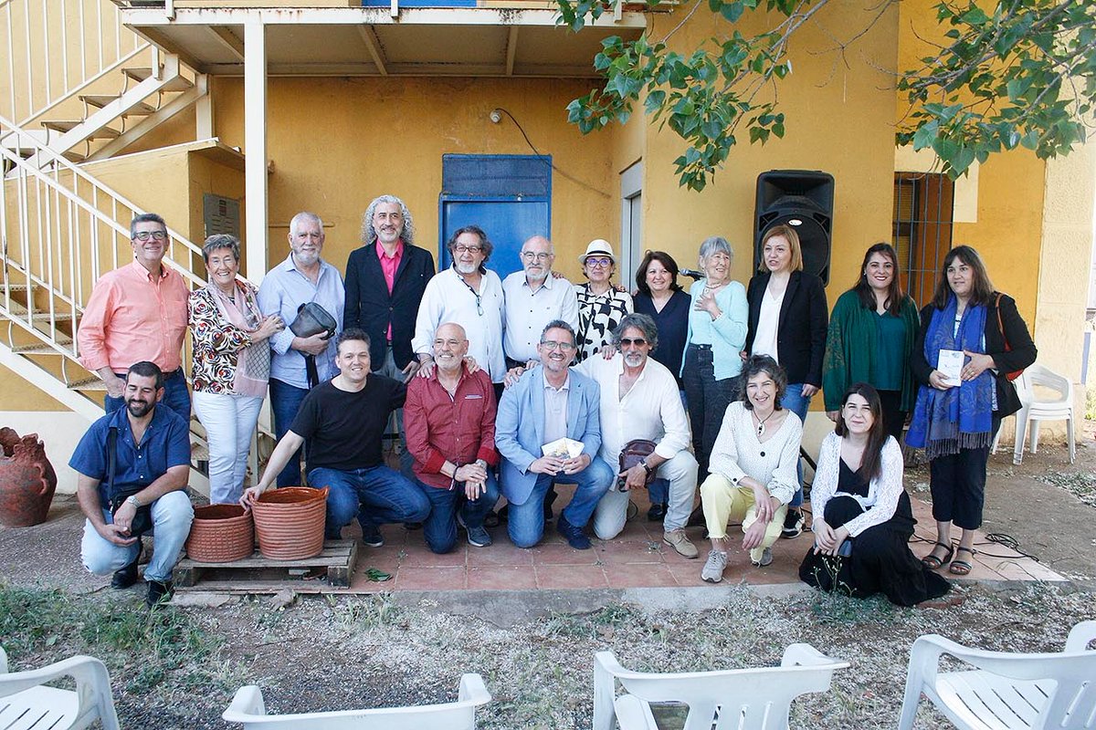 AlfarArias's tweet photo. Poesia en la Estación II y Exposición de Rosa Leal en el #CentroAlfarerolaEstación de #alfararias.
#Argamasilladecalatrava #arte #Puertollano #poesia #poetas #alfarería #oretania @CMM_es @CMM_es @LealAlcaide #artesanía #palabrasalalibertad https://t.co/Rrihy2ouof