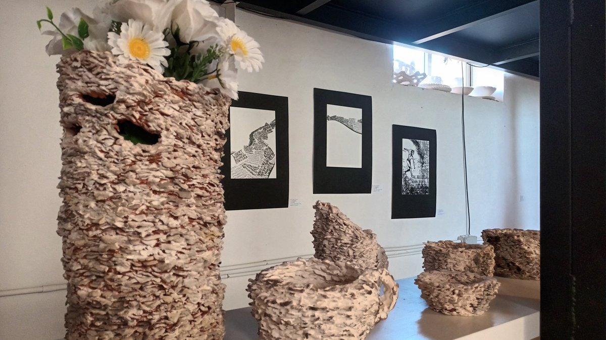 AlfarArias's tweet photo. Poesia en la Estación II y Exposición de Rosa Leal en el #CentroAlfarerolaEstación de #alfararias.
#Argamasilladecalatrava #arte #Puertollano #poesia #poetas #alfarería #oretania @CMM_es @CMM_es @LealAlcaide #artesanía #palabrasalalibertad https://t.co/Rrihy2ouof