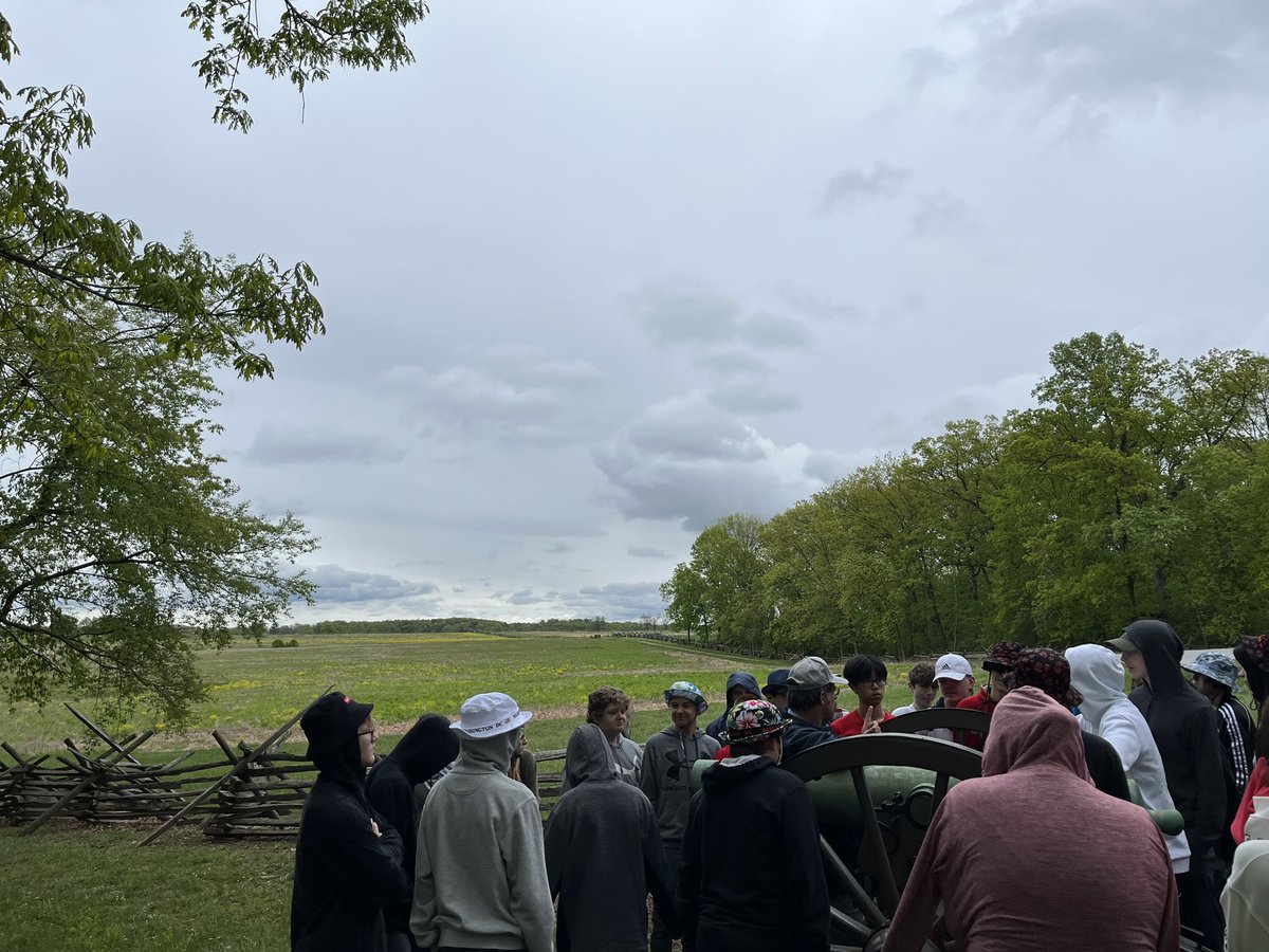 PavkovAnna's tweet photo. Students seeing the place they’re studying in the US History Civil War Unit. Gettysburg is chilly but educational this morning! #yourSMS #onceacard https://t.co/Zjlv6VItx0