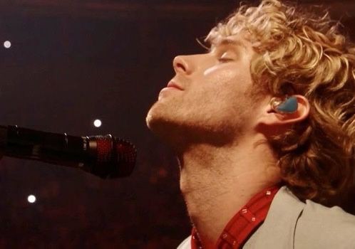 lietome_luke's tweet photo. Luke lost in music, ethereal✨ https://t.co/aXqiccCAJU