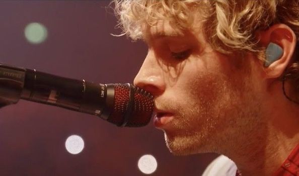 lietome_luke's tweet photo. Luke lost in music, ethereal✨ https://t.co/aXqiccCAJU