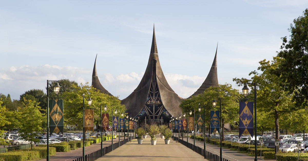 In 2022 behaalde de Efteling niet alleen record-bezoekerscijfers, ook financieel was het een recordjaar met € 33,9 miljoen bedrijfsresultaat na belasting. Wat gebeurt er eigenlijk met die opbrengst? Lees het hier✨👉bit.ly/420e7Jp