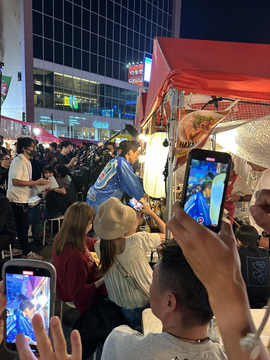 お疲れ様です〜♪
コロナ落ち着いて活気溢れてる中洲天神♪
松岡修造さん発見w