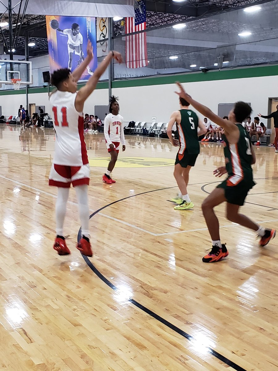 TeamNation3stp's tweet photo. Three's please.... Daren doing his thing... #NationBoyz #WeDeep https://t.co/R7ZoYlhLNV