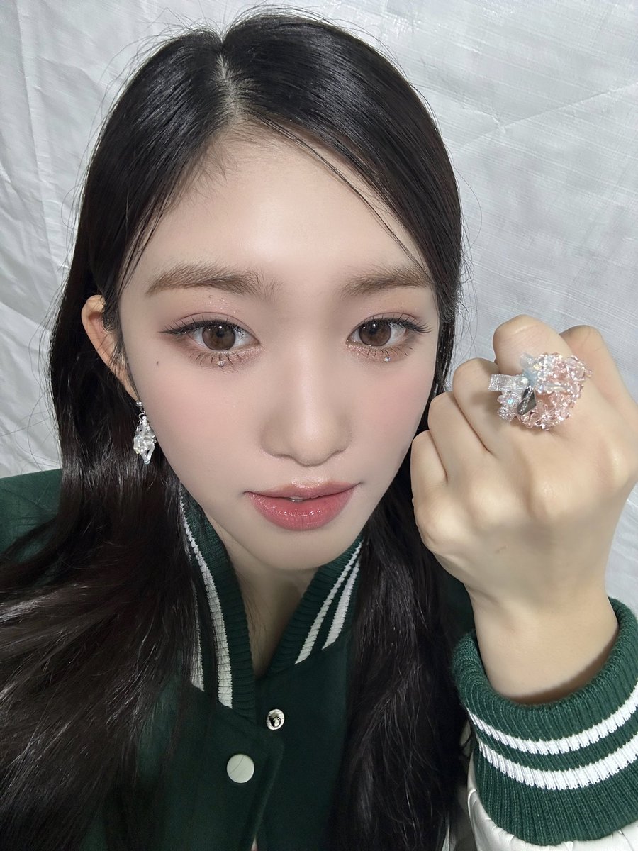 IVE_twt's tweet photo. 성균관대💚☘️🍏🌱

#IVE #아이브 #LEESEO #이서 https://t.co/0VOuyugGjF