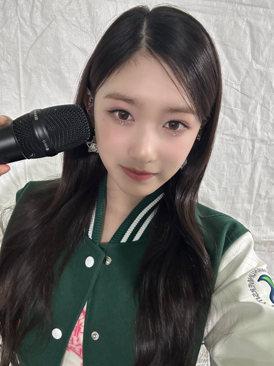 IVE_twt's tweet photo. 성균관대💚☘️🍏🌱

#IVE #아이브 #LEESEO #이서 https://t.co/0VOuyugGjF