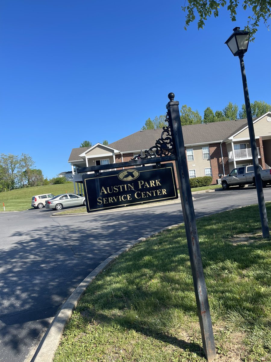 jfoyah's tweet photo. @PMRCompanies your employees at Austin Park Apartments in Fairdale, KY. are rude, racist and assaulting tenants. What kind of company are you? Videos to follow https://t.co/deSqc3MaQw