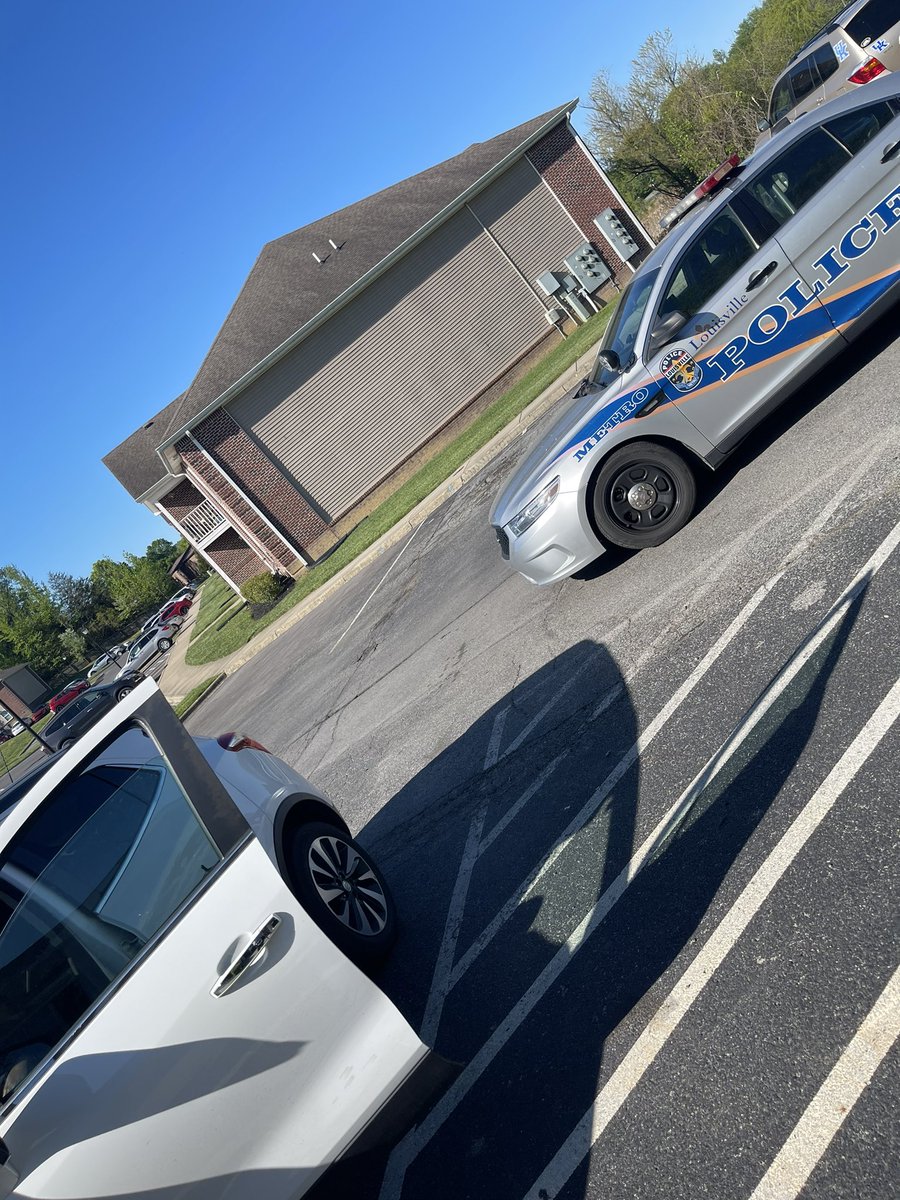 jfoyah's tweet photo. @PMRCompanies your employees at Austin Park Apartments in Fairdale, KY. are rude, racist and assaulting tenants. What kind of company are you? Videos to follow https://t.co/deSqc3MaQw