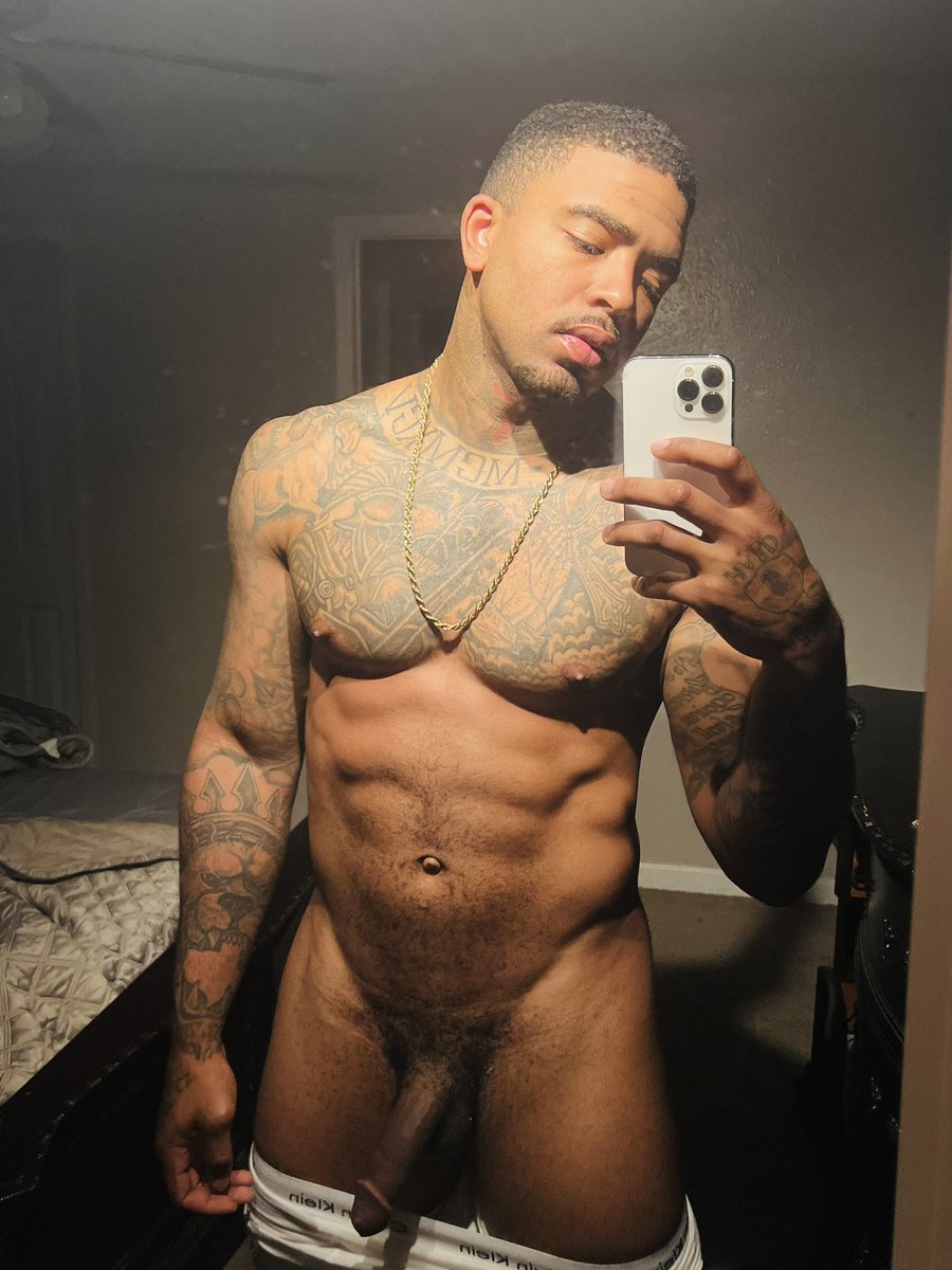 theonly_dangelo's tweet photo. Suck it until it’s hard😈 https://t.co/rtBQCxcXkM