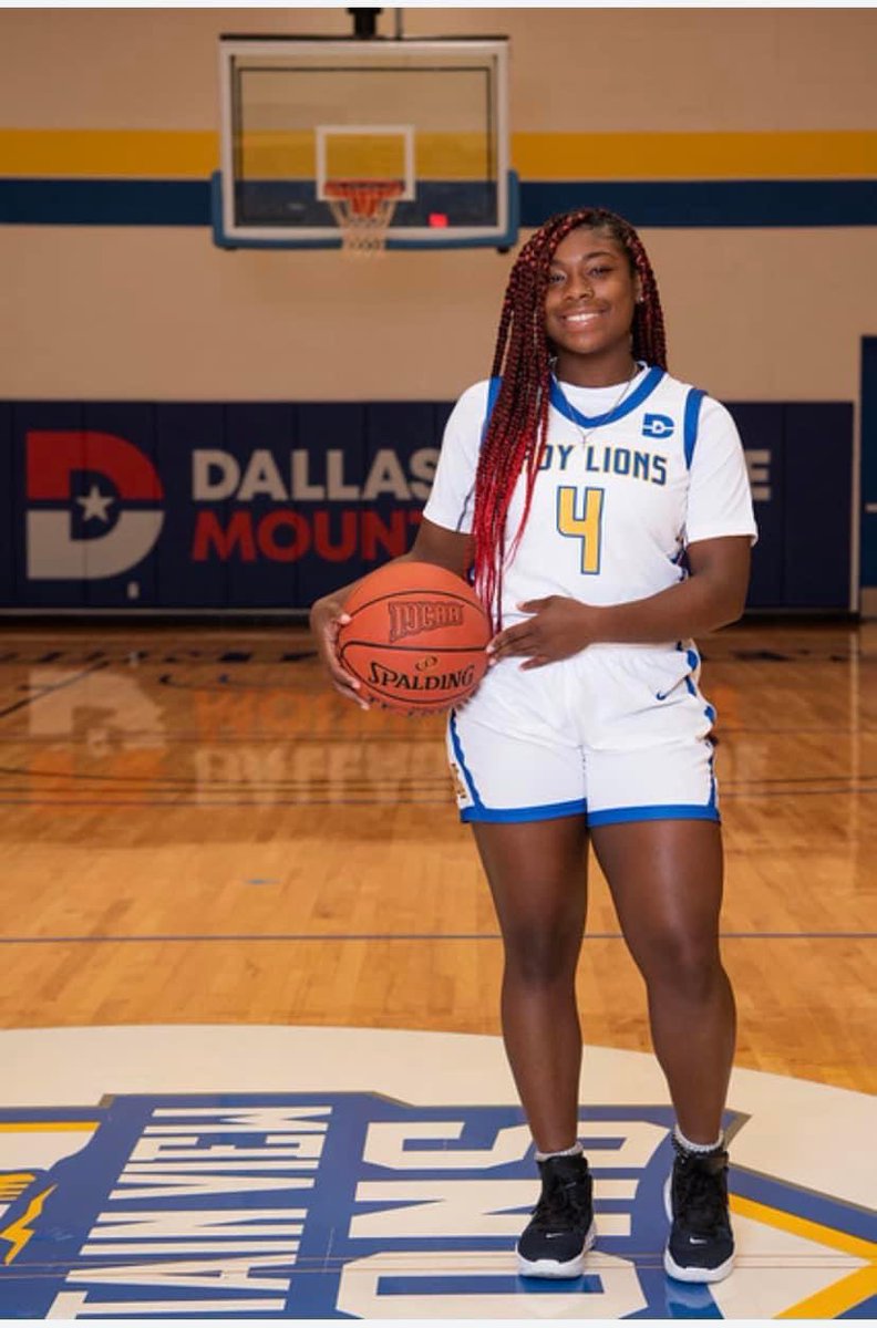 She's BACK!!! Congratulations Laela on signing your LOl and returning for your sophomore season! #MVCproud 💪🏽🏀