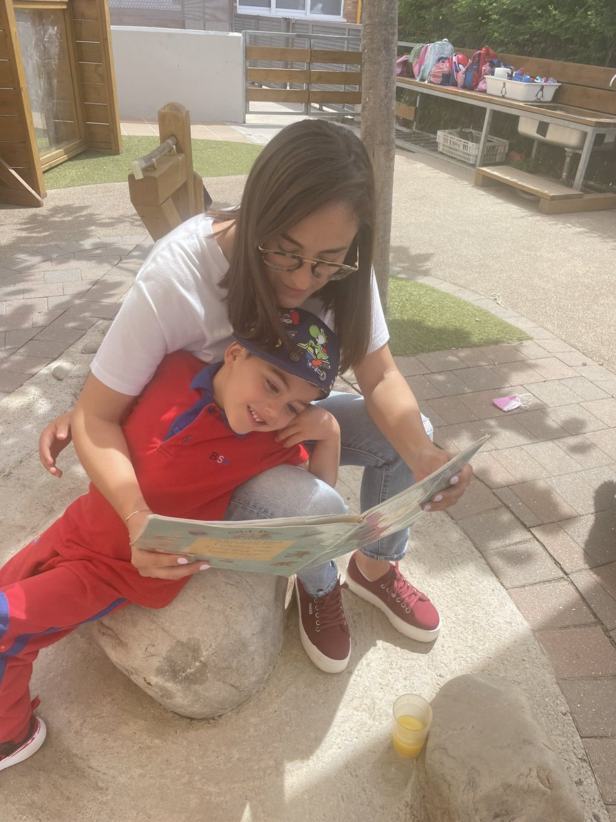 BSBCPrimaryHT's tweet photo. A wonderful tea party in Nursery this afternoon- delighted to welcome our @BSB_Barcelona families into school. 🎈🎉🧁🥪 https://t.co/91ubfPYyO4