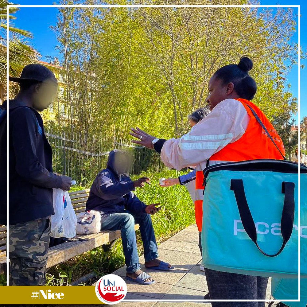 UniSocialfr's tweet photo. Les bénévoles de l'Unisocial se sont rendus dans les rues de Nice afin d'apporter un repas aux habitants les plus précaires de la ville.

#cau #centredaccueiluniversel #unisocial #aider #soutien #association #nice https://t.co/gtF9pJJww0