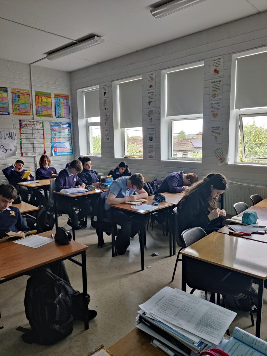 colaisteaindriu's tweet photo. Making reading a priority. 3rd year students taking part in our Drop Everything and Read initiative this afternoon.
@dear_ireland
#literacy #literacymatters #letsgetreading
@KCETB_Schools https://t.co/6qpa3HGQ1w
