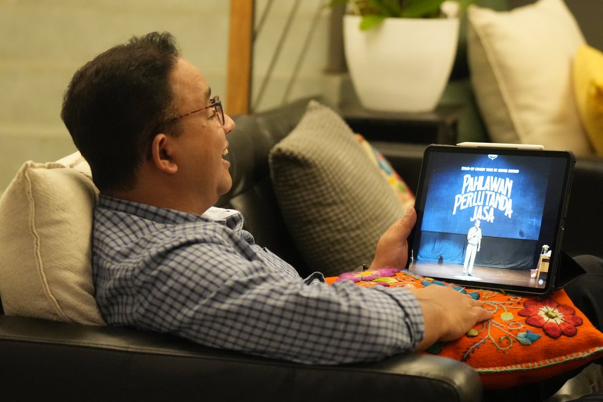 aniesbaswedan's tweet photo. Padahal baru tadi siang sedang seru nonton digital download Pahlawan Perlu Tanda Jasa, kok malah dengar kabar ini. Semoga masalahnya cepat beres ya, @abdurarsyad. #KamiBersamaAbdur 🥲 https://t.co/iDJtCNXBmp