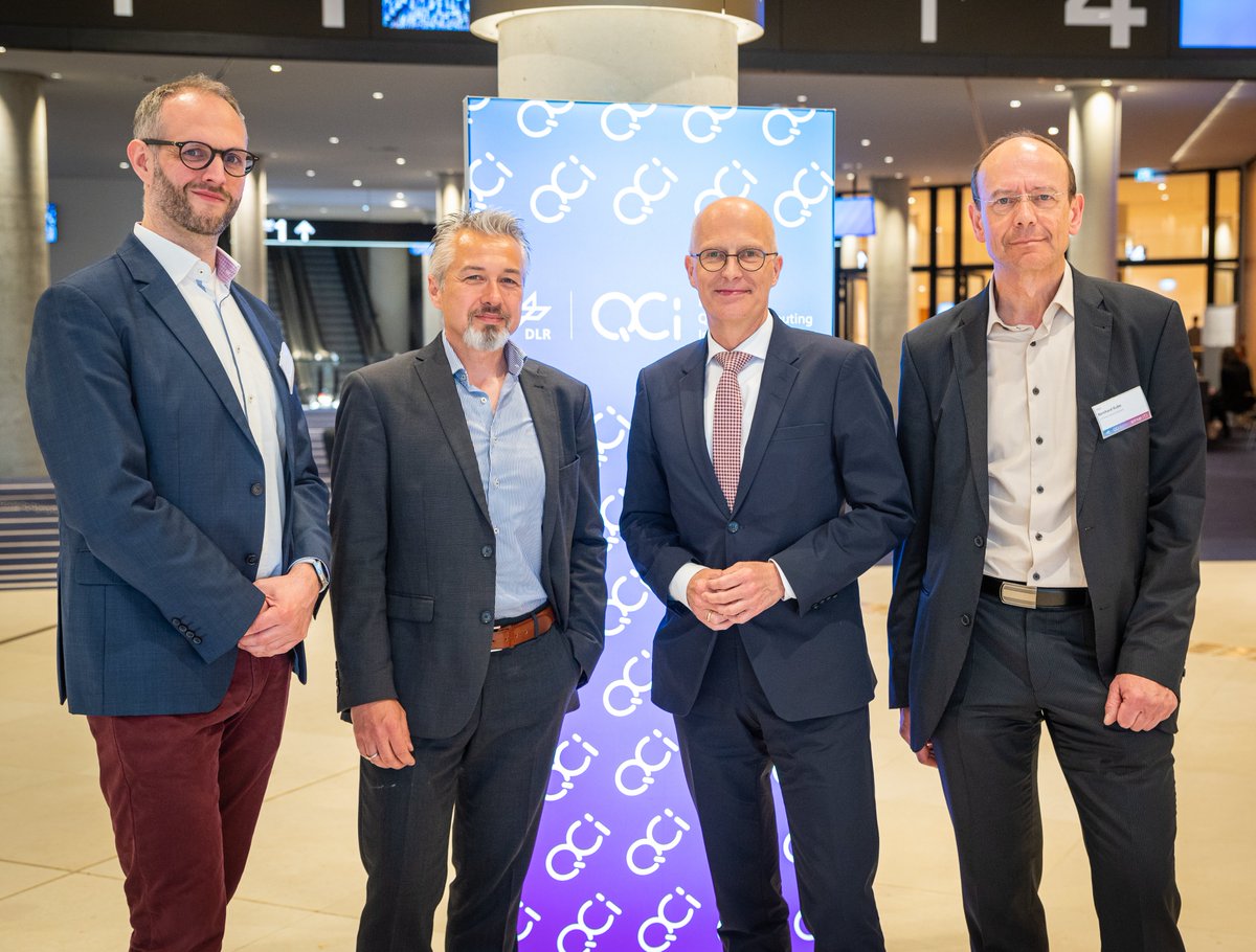 3. #QuantumComputing-Austausch des <a href="/DLR_de/">DLR_de</a> in Hamburg. <a href="/TschenPe/">Peter Tschentscher</a> und das Team der #LHIND diskutierten gemeinsam, welchen Einfluss  Quantencomputing auf die #Wirtschaft haben wird und wie man den aktuellen Stand der Forschung in die Anwendung zu bringen kann. 🚀

#LHINDknowsIT