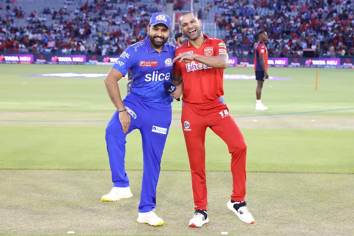 ImHydro45's tweet photo. It's a shame when people compare Rohit Sharma with some tinpot players like Virat Kohli.

Rohit Sharma with         Virat Kohli with
    Indian players               Indian Players https://t.co/L913Gn3VTs