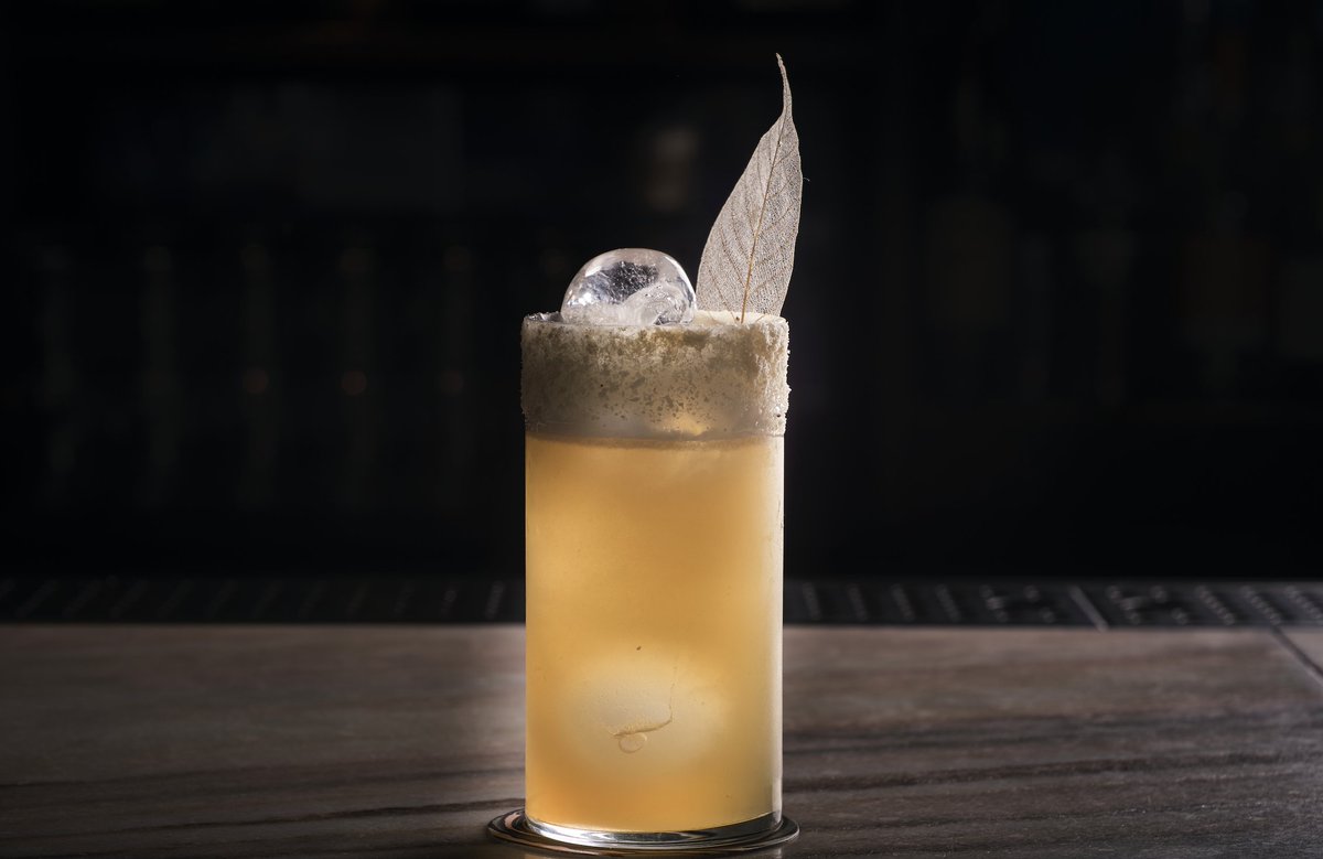SUSHISAMBA (@sushisamba) on Twitter photo 👑✨Step into royalty with our limited-time Coronation cocktail, Soberano Gold - The Kings Cocktail!
🧡✨This modern twist on the classic Whiskey highball is garnished with a gold almond honey rim for a final royal touch! Available in <a href="/CoventGardenLDN/">Covent Garden</a> this weekend only! 👑✨Step into royalty with our limited-time Coronation cocktail, Soberano Gold - The Kings Cocktail!
🧡✨This modern twist on the classic Whiskey highball is garnished with a gold almond honey rim for a final royal touch! Available in <a href="/CoventGardenLDN/">Covent Garden</a> this weekend only!